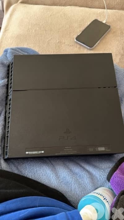 ps4 not a single scratch with 8 games and 2 controllers