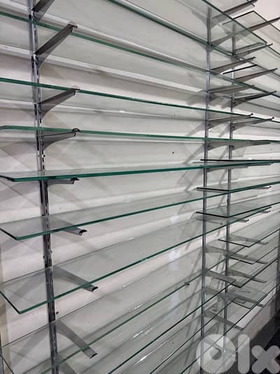 رفوف بأسعار مغرية