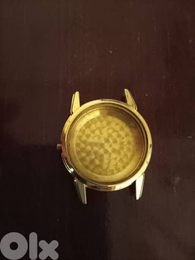 بيت ساعة دهب عيار 14 سعرها حاليا 1333 دولار  حسب سعر اونصة الذهب وزنها