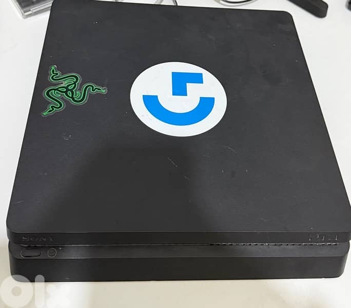 ps4(slim)+razer raiju tournament edition controller 1