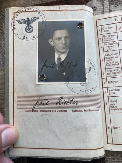 الهوية العسكرية لجندي نازي الماني سنة ١٩٣٩ Nazi wehrpass