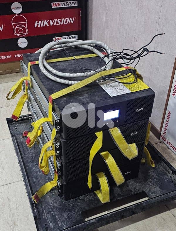 1× EATON 9SX5KiRT + 3× 9SXEBM180RT battery modules 2