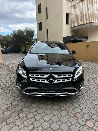 Mercedes GLA 250 4matic 2018 black on beige (clean carfax-65000 miles)