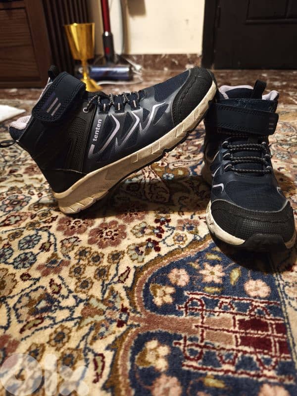 Kids Shoes Like New for 5$ 6