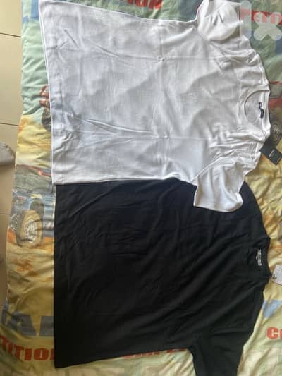 Tshirt white and black plain