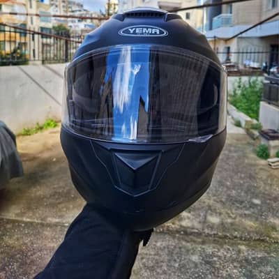 خوذة YEMA YM-926 احترافية - تصميم عصري وحماية قصوى (شبه جديدة)