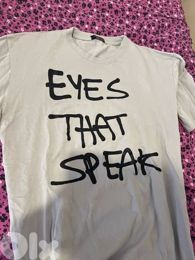 tshirt oversized مع طبعات. فخمة و رسومات