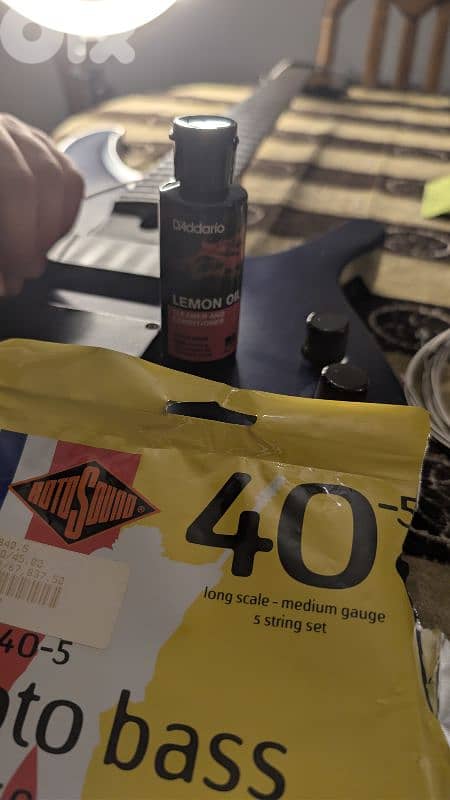 5 strings active bass 5