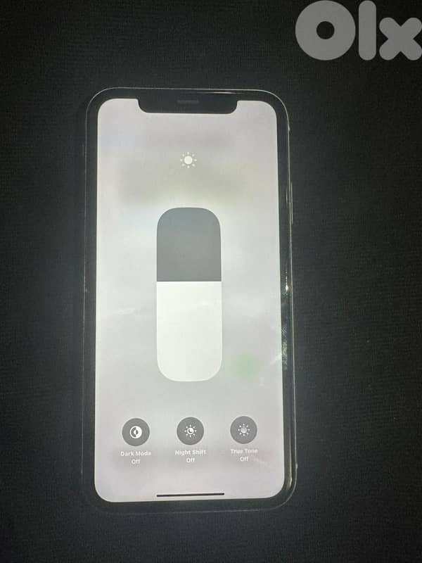 white Iphone 11 veryy clean 1