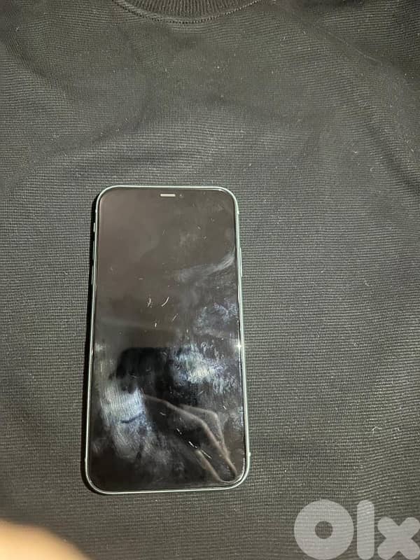 white Iphone 11 veryy clean 2