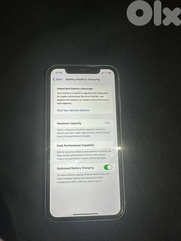 white Iphone 11 veryy clean 3