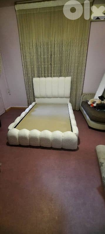 تخت مفرد و نص منجد بالكامل لون أبيض (High Quality)