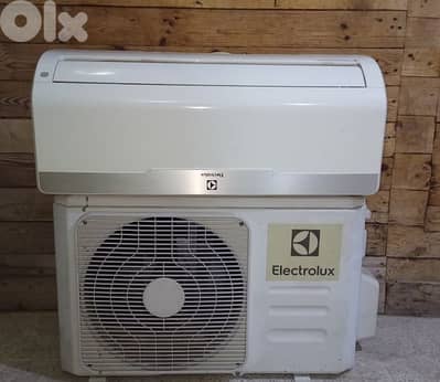 مكيف ٩ شبه جديد منركب بكل لمناطق ٧١٤٤٣٦١١