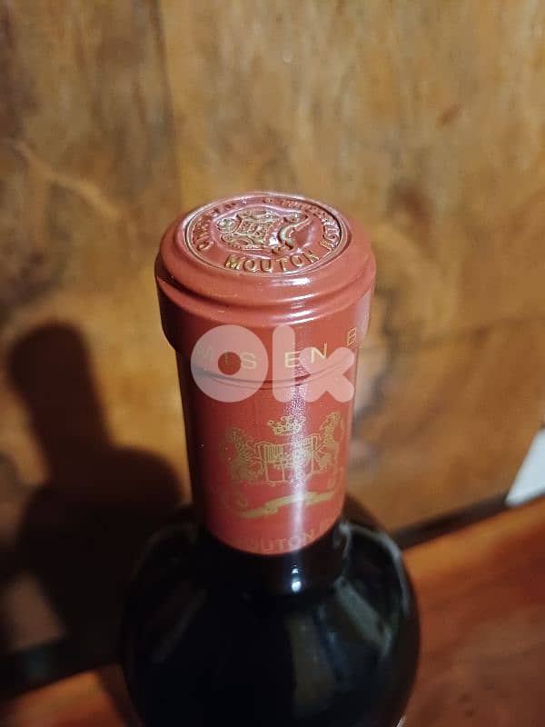 Château Mouton Rothschild 2001 –  Sealed wine Bottle 2