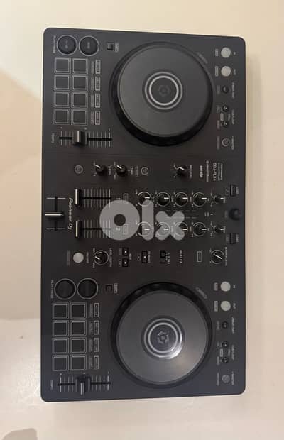 pionneer DDJ-FLX4 whit the case and a protection inside and its cable