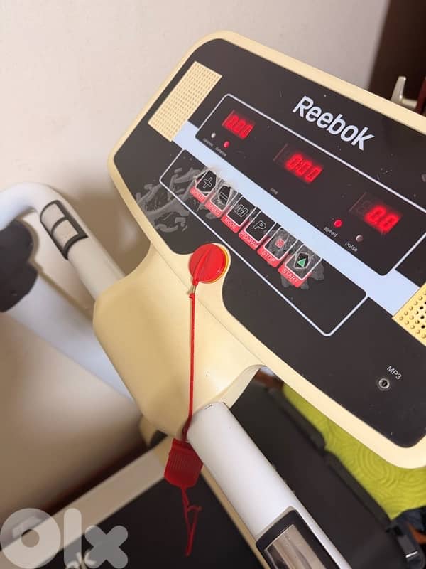 Reebok i-Run 3 innovative folding Treadmill 2