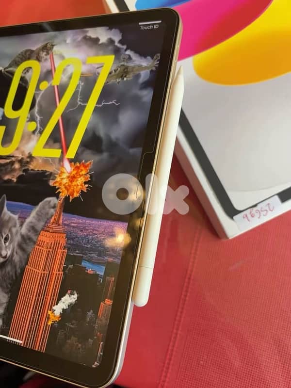 iPad A16 11th generation (2025) - 256GB - Like new + Full Bundle 9