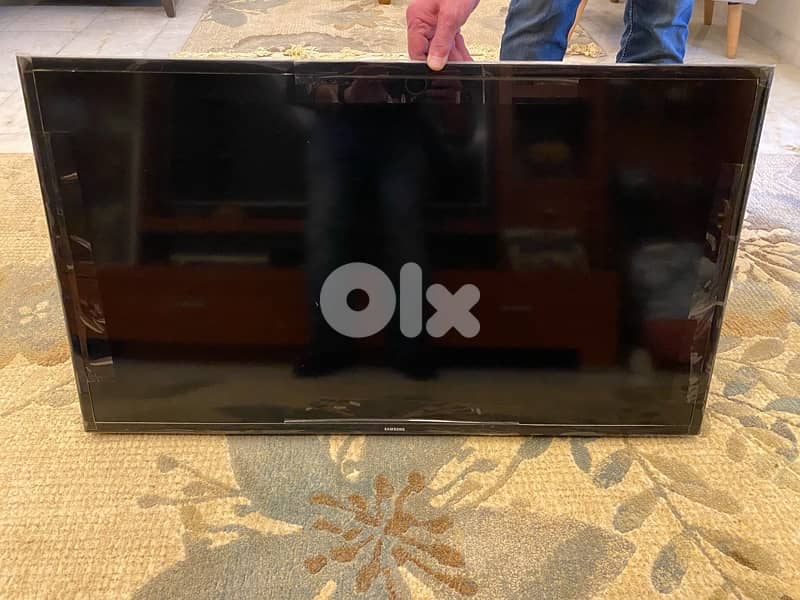 Samsung 40” Smart TV – Excellent Condition 1