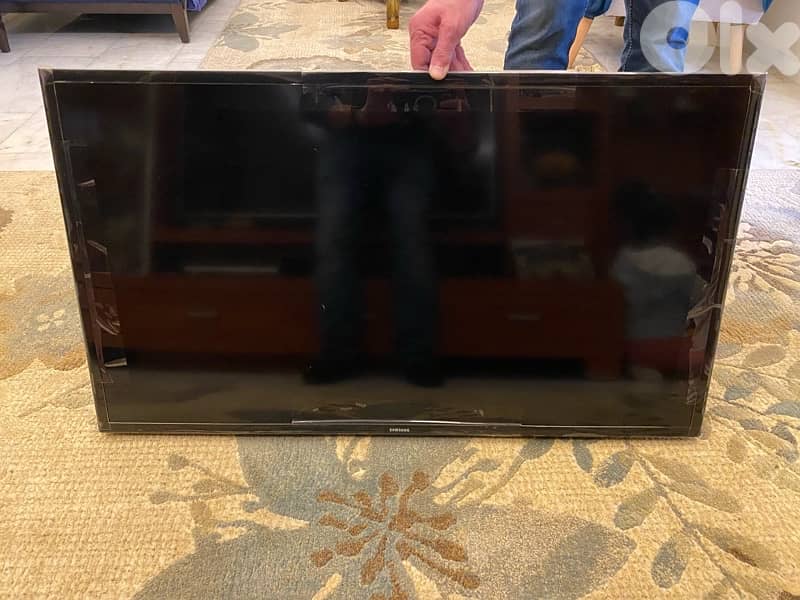 Samsung 40” Smart TV – Excellent Condition 3