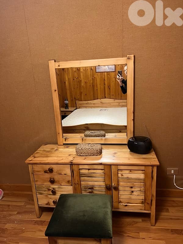 Single Bed & Nightstand 2