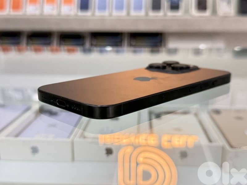 Iphone 16 pro 256 Gb super clean condition 3