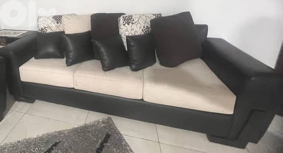 صالون ٣قطع مع طاولة