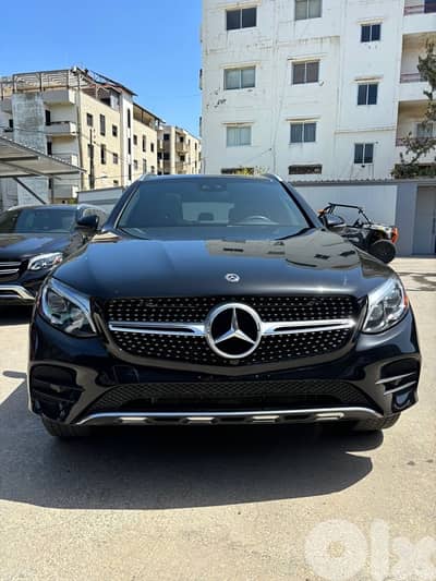 Mercedes Glc 300 4matic AMG package 2018 Clean Carfax