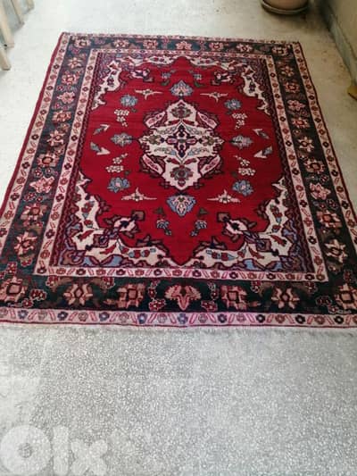 سجاد عجمي بختيار قديم بحالة جيدة