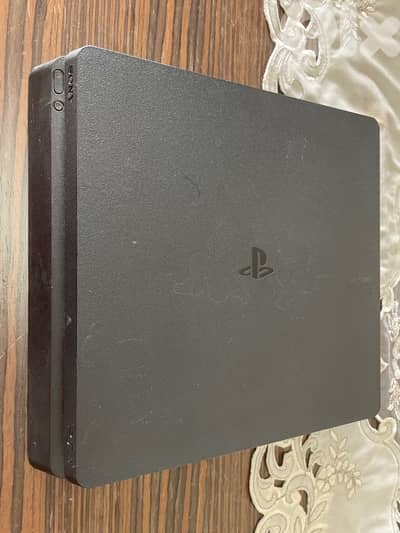 Ps4 slim used but like new