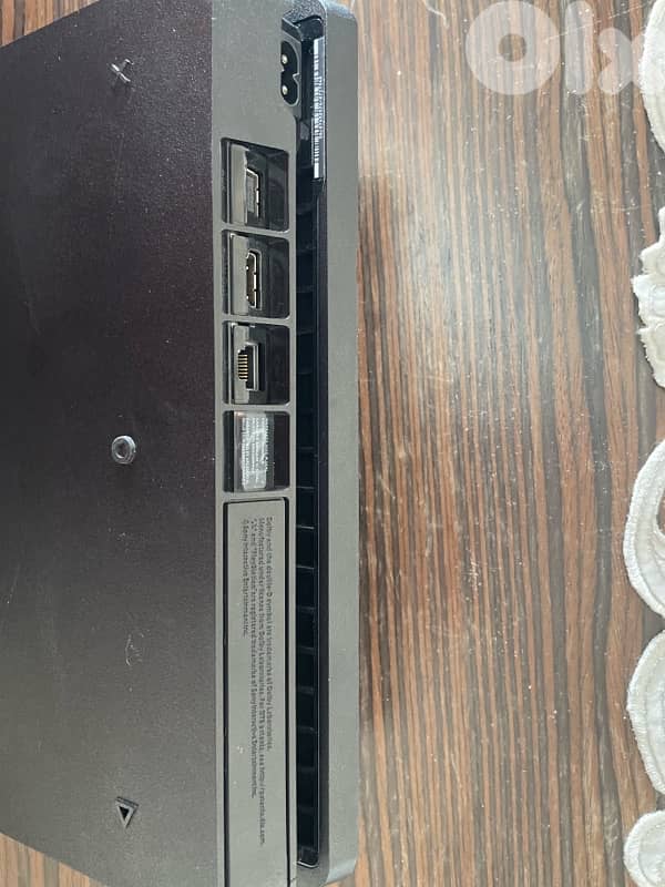 Ps4 slim used but like new 1