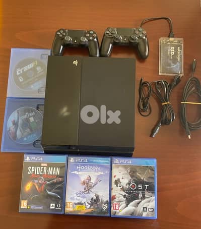 ps4 fat with 2 controllers and 5 games