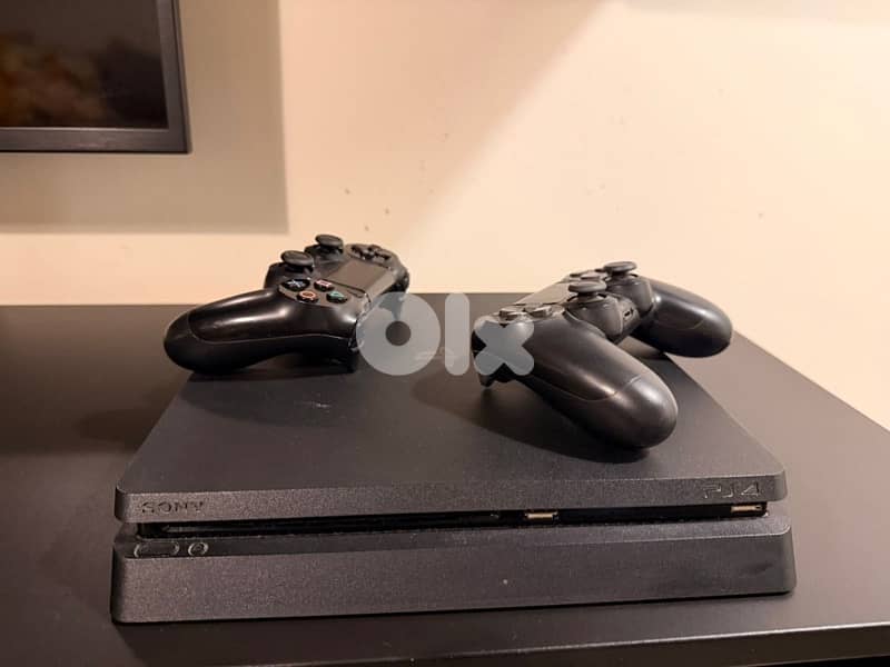 PS4 + 2 joysticks 1