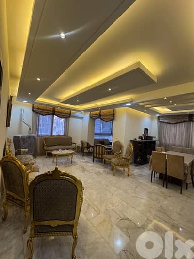 Fourth-floor with rooftop for sale