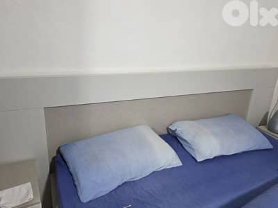 تخت مجوز مع صندوق