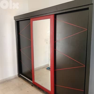 خزانة شبه جديد سحاب