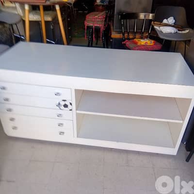 خزانة اوروبي شبه جديد