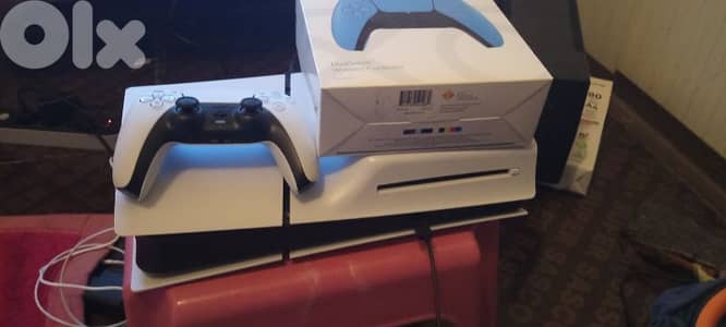 ps5 with ups and 2 controller 1 original and the other copy all 750$