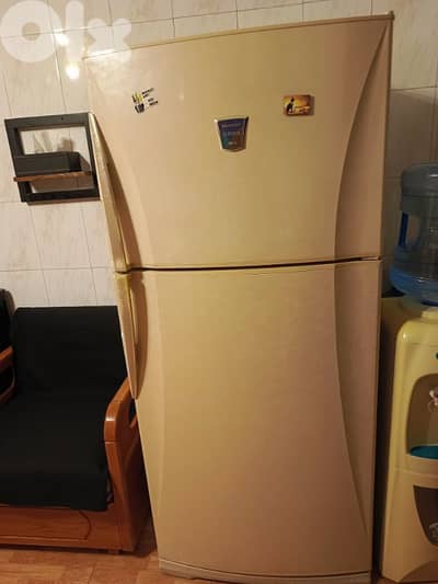 براد sharp ٢٠ قدم حالة جيدة جدا