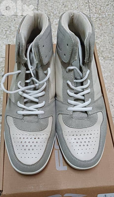 New in box Size 42 1