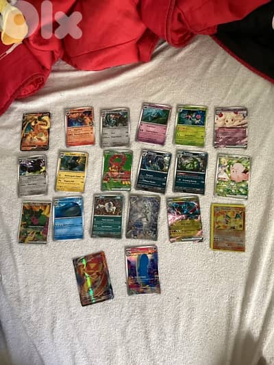 bundle of 20 Pokémon cards (very rare cards) comes with 2 Charizards