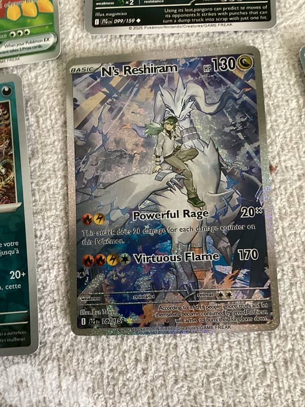 bundle of 20 Pokémon cards (very rare cards) comes with 2 Charizards 15