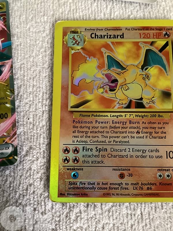 bundle of 20 Pokémon cards (very rare cards) comes with 2 Charizards 17