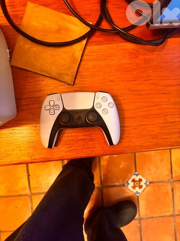 PS5 1tb 1 controller and carry bag 2
