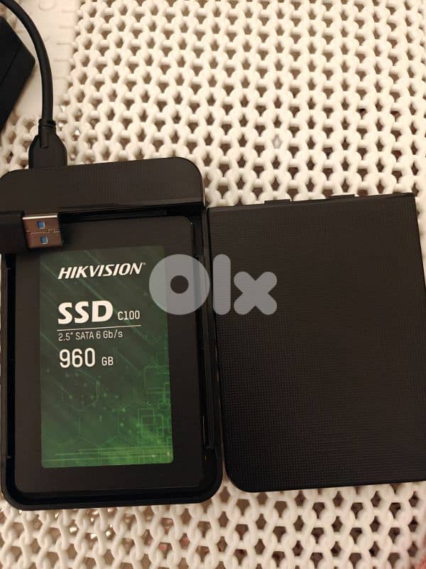 external ssd 1tb like new 2