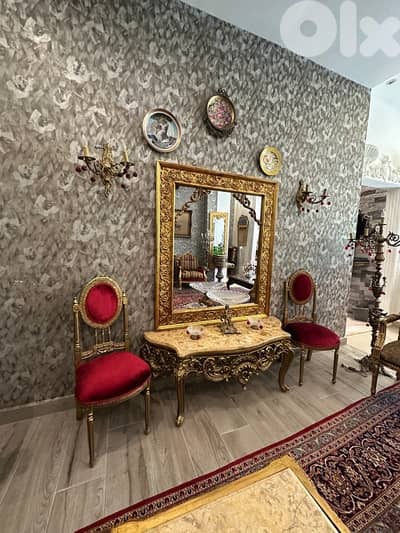 console auntique and 2 chairs