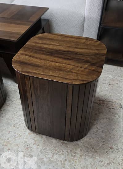 Side table طاولة زاوية موبيليا