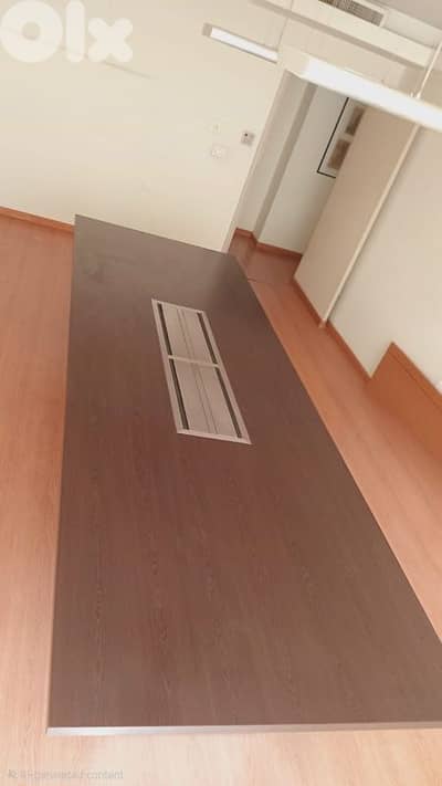 طاولة مؤتمرات