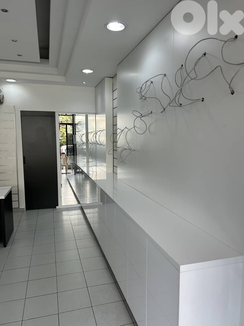 Showroom Furniture 2