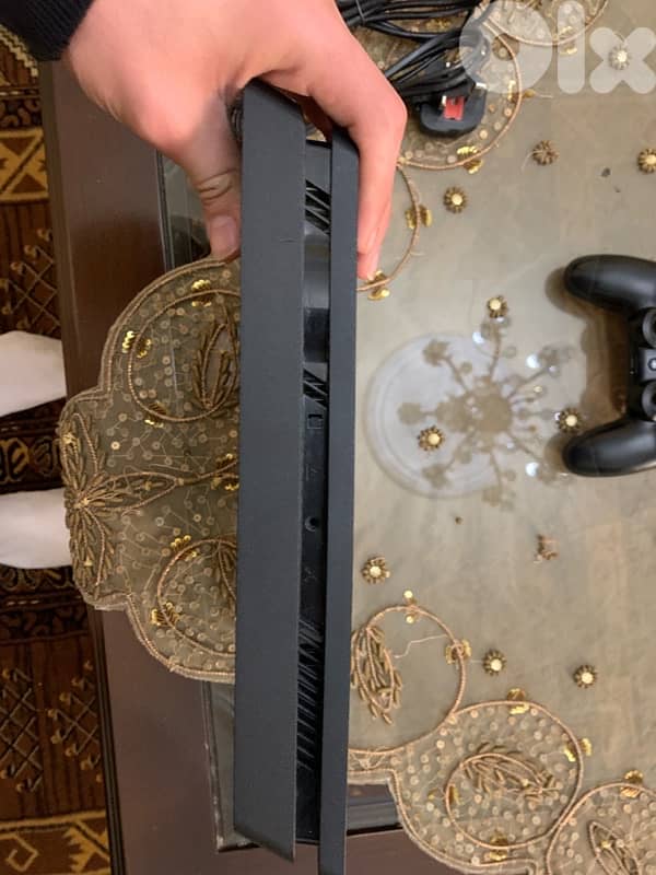 PS4 Slim Europe brand - Never Opened - Very Clean 2