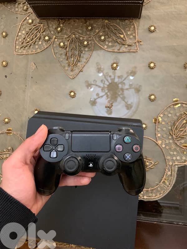 PS4 Slim Europe brand - Never Opened - Very Clean 4